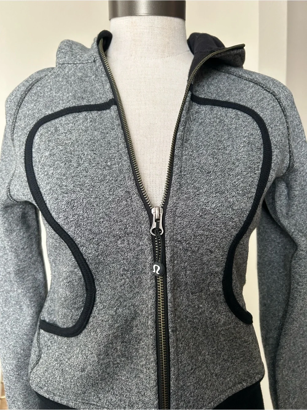 lululemon athletica scuba hoodie Size 4